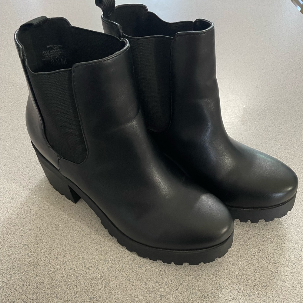 Women’s Size 8 Platform Ankle Boots